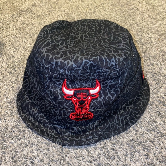 Bulls New Era Bucket Hat - Picture 2 of 3
